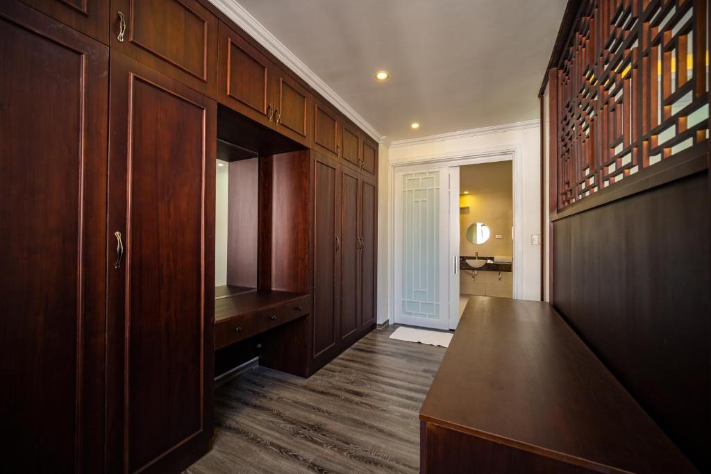 FLC Halong Bay IDCWH Villa Golf & Resort