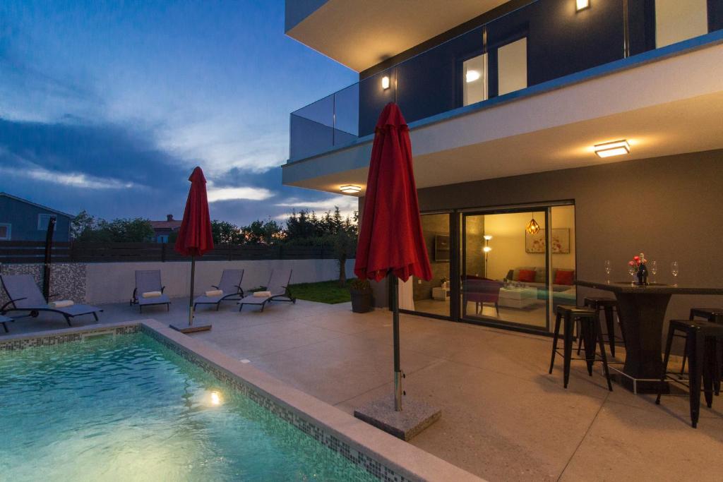 Modern villa Ema with private pool near Pula and the beach photo 2