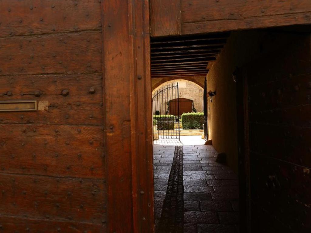 41 Maufoux By Bruno Colin photo 3