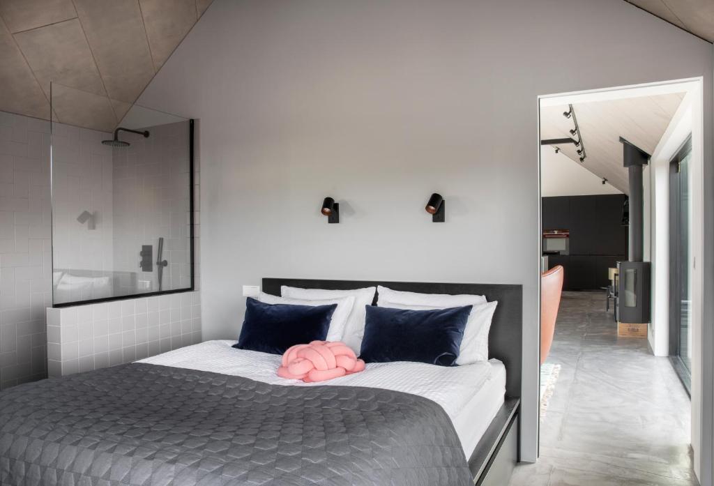 Luxury house, Golden Circle getaway - Private hot tub and sauna photo 4