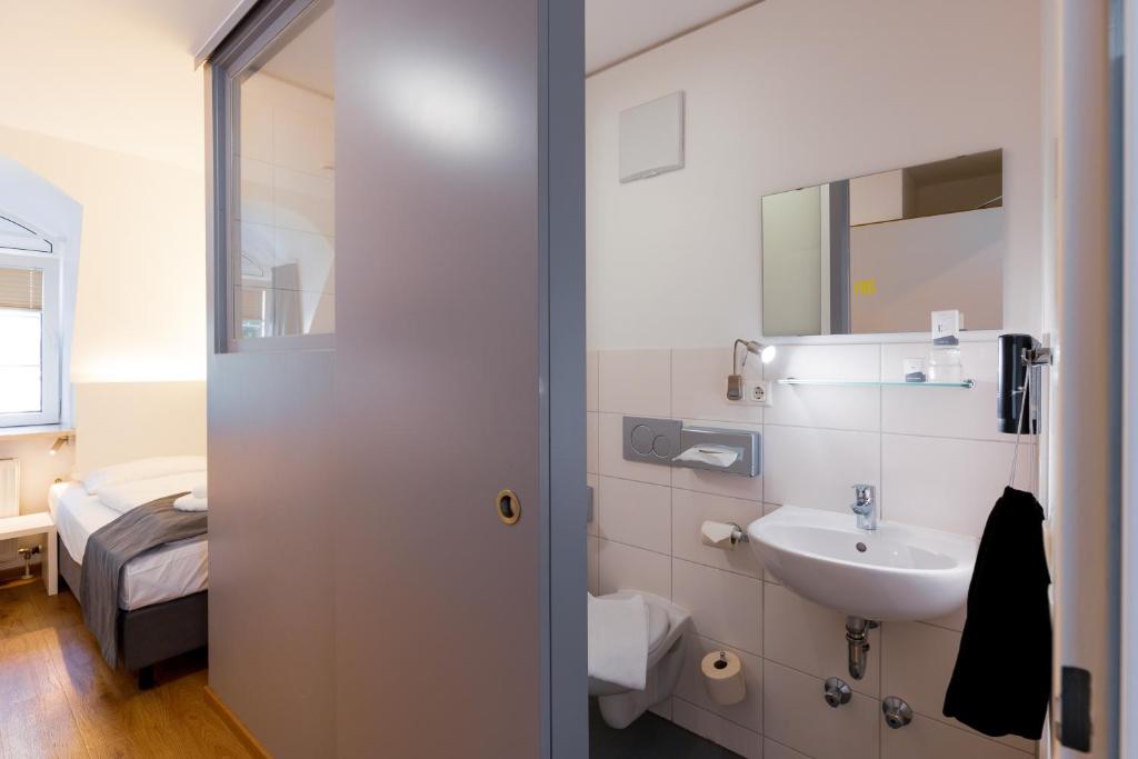 Одноместный (Одноместный номер эконом-класса), mk hotel münchen max-weber-platz