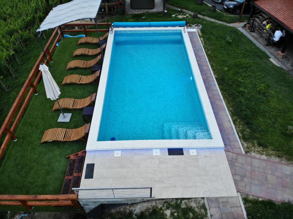 Lodge Green paradise photo 2
