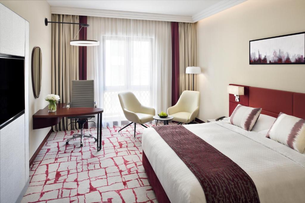 Двухместный (Улучшенный номер с кроватью размера «king-size»), Отель Mövenpick Hotel Bur Dubai