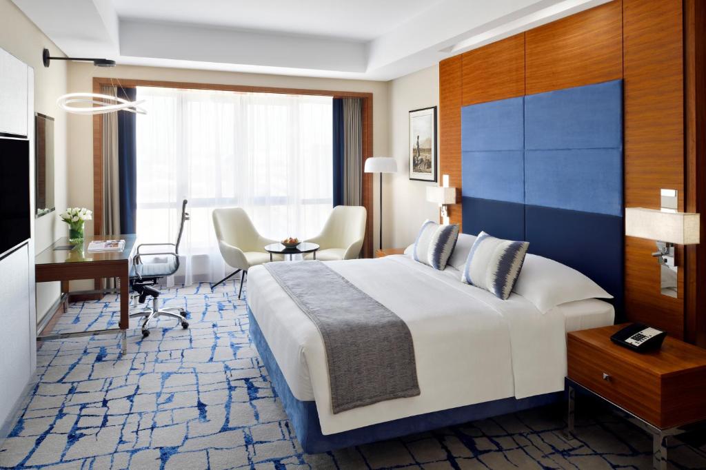Двухместный (Представительский номер с кроватью размера «king-size»), Отель Mövenpick Hotel Bur Dubai