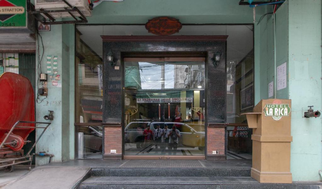 RedDoorz @ Downtown Tacloban photo 2