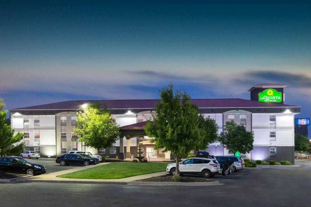 La Quinta by Wyndham Blue Springs photo 3