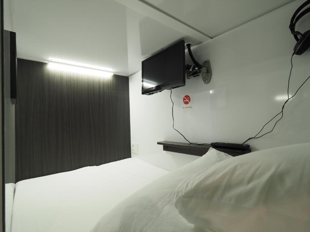 Leo Yu Capsule Hotel Funabashi photo 3