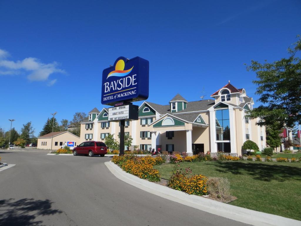 Bayside Hotel of Mackinac image