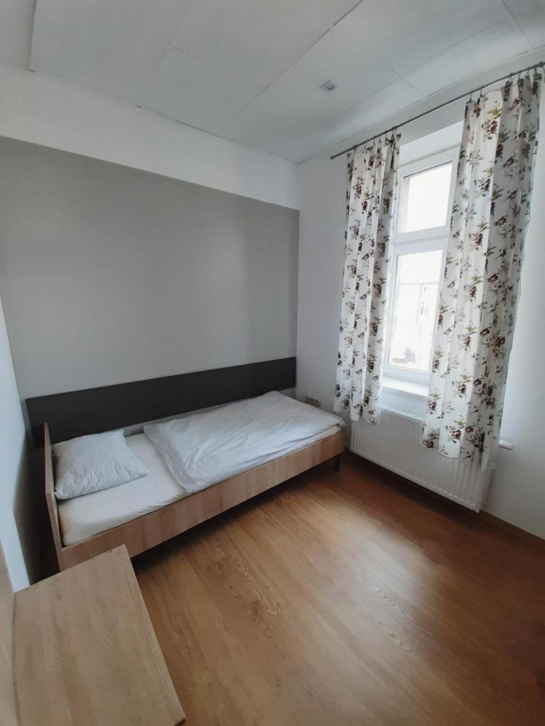 Одноместный (Одноместный номер с общей ванной комнатой), Hostel Katowice Centrum