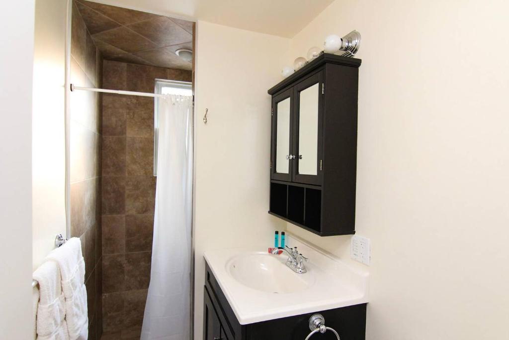 Luxury 3 Bedroom, 20 min to Boston, 15min Encore photo 1
