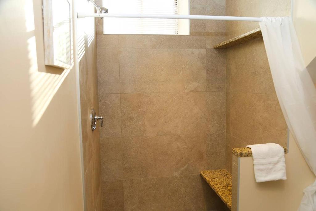 Luxury 3 Bedroom, 20 min to Boston, 15min Encore photo 2