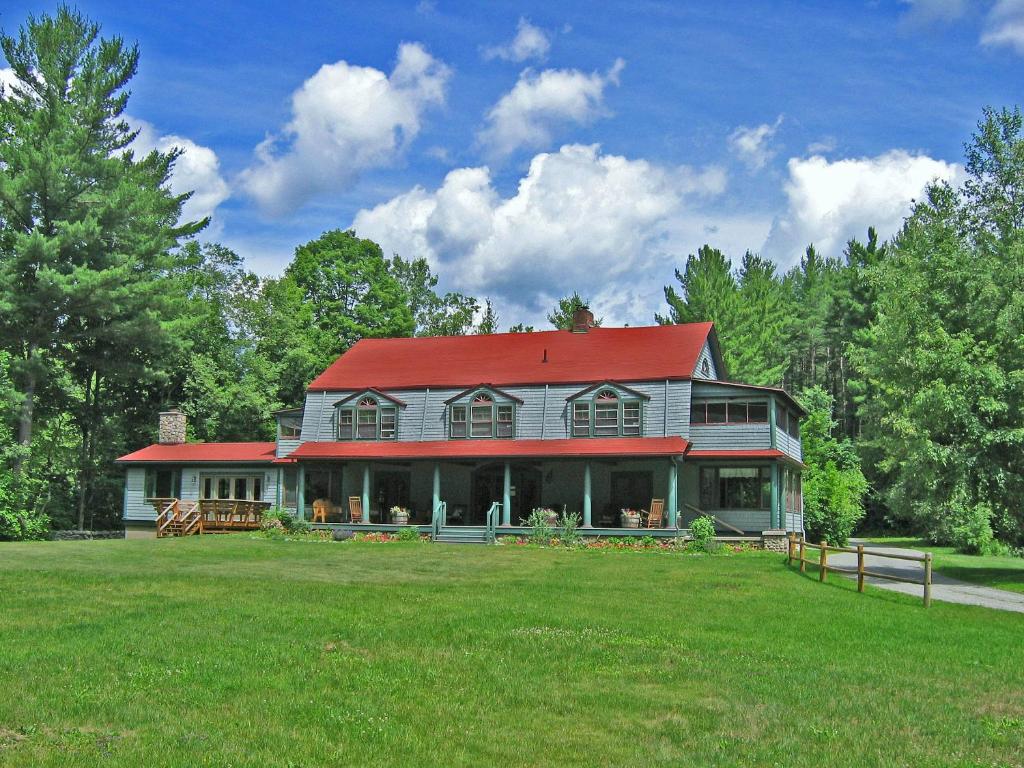 Trail's End Inn image