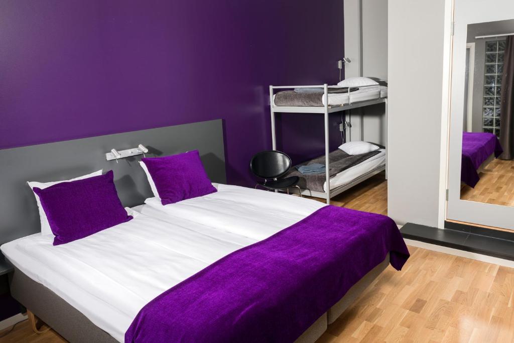 Четырехместный (Четырехместный номер эконом-класса без окон), Connect Hotel City