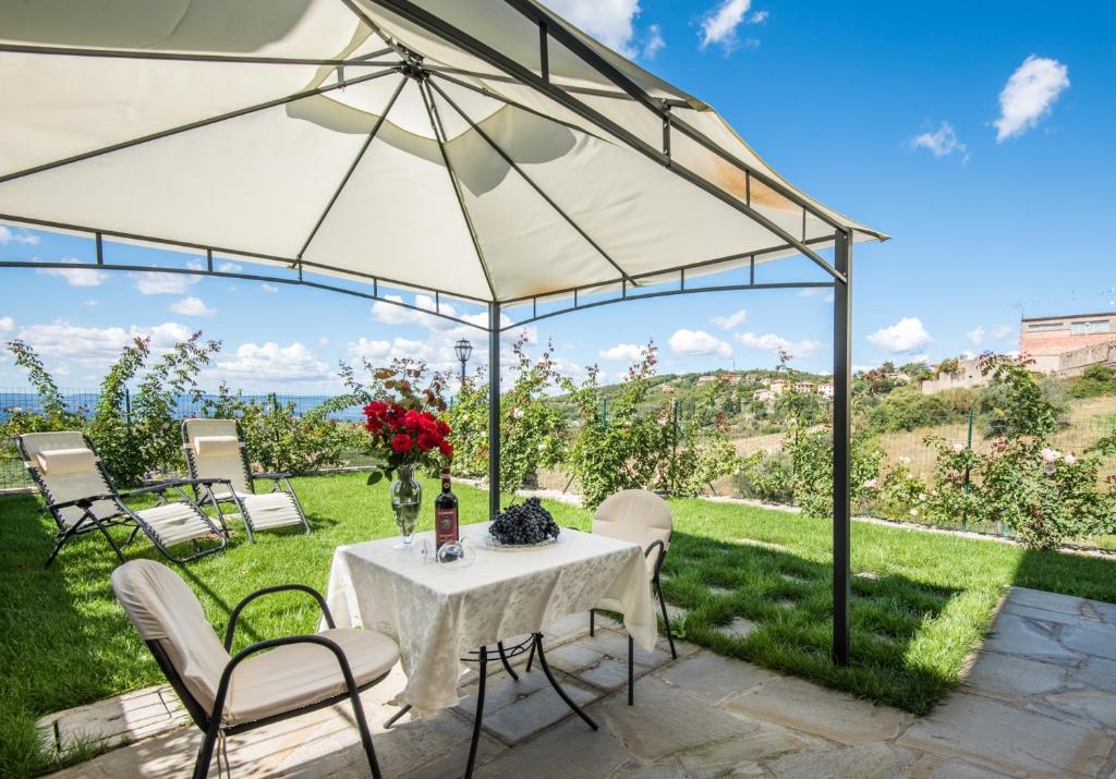 Casa Vacanze Squarcialupi Room Type - One-Bedroom Apartment with Garden Casa Vacanze Squarcialupi Room Type - One-Bedroom Apartment with Garden