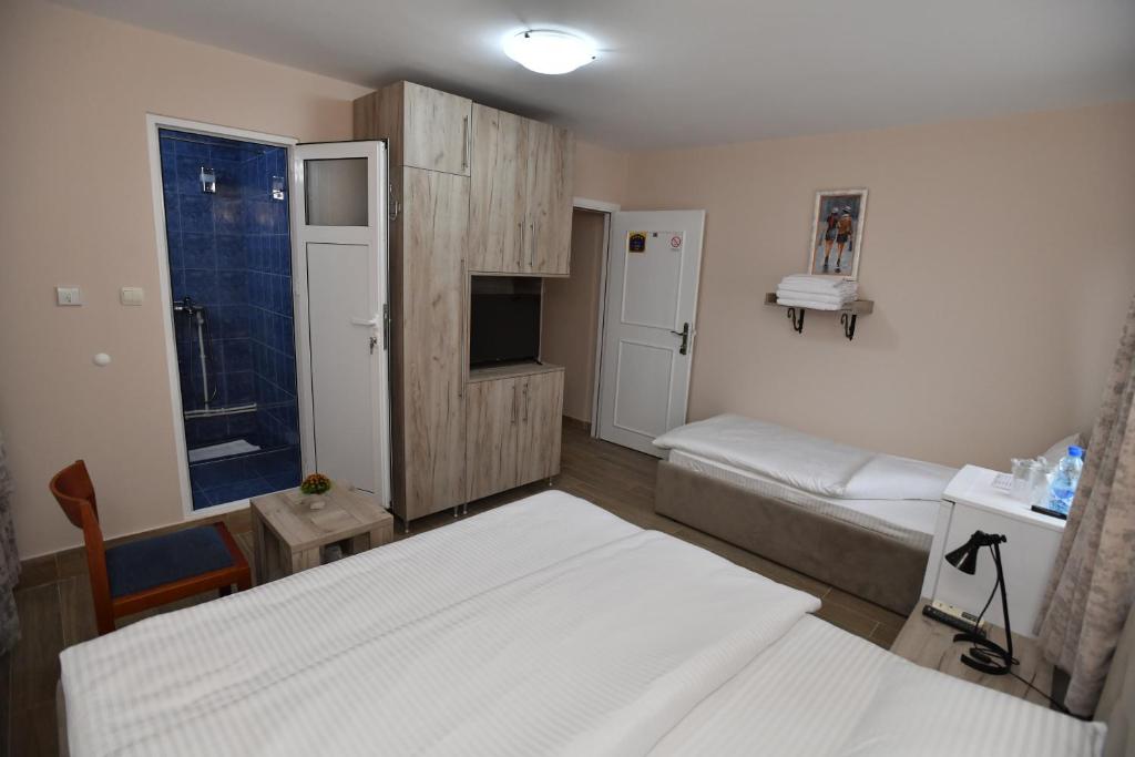 Alijansa Room Type - Triple Room