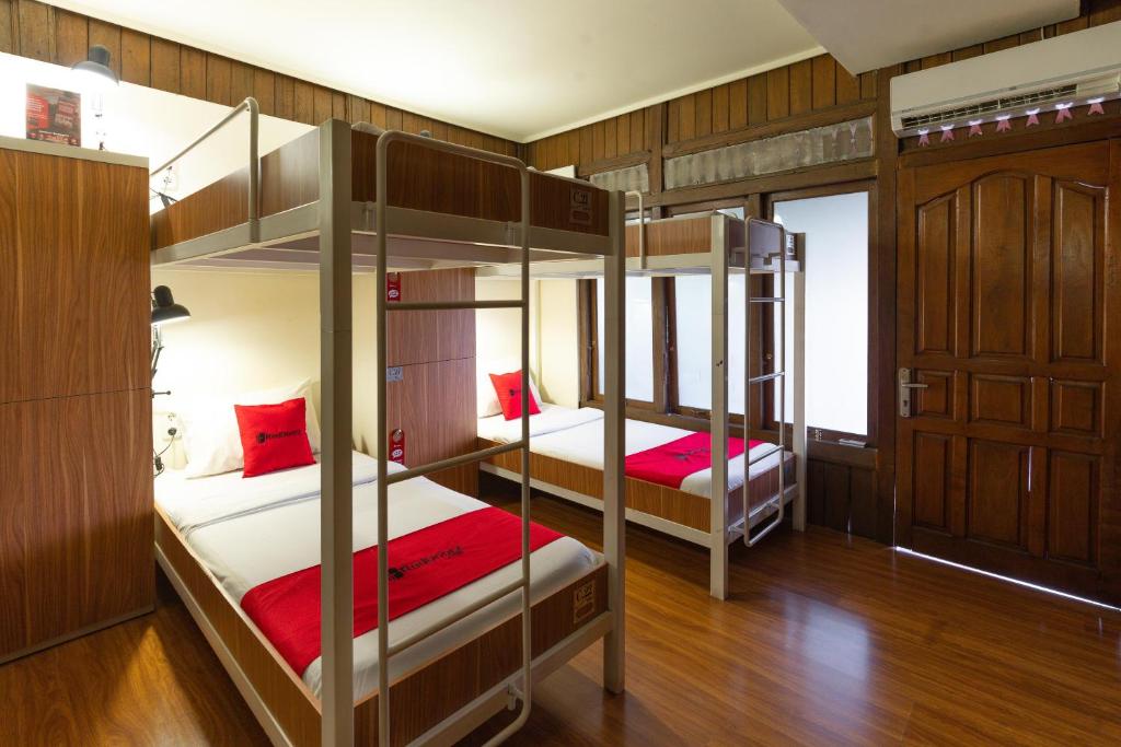 RedDoorz Hostel @ Dago 2 photo 3