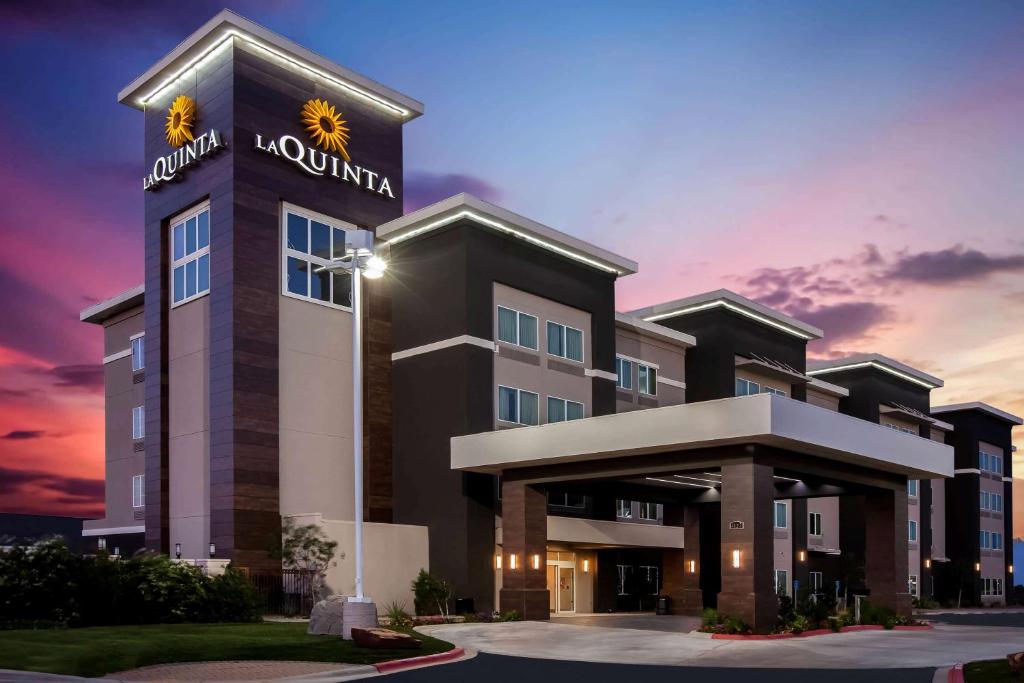 La Quinta by Wyndham Odessa North photo 1