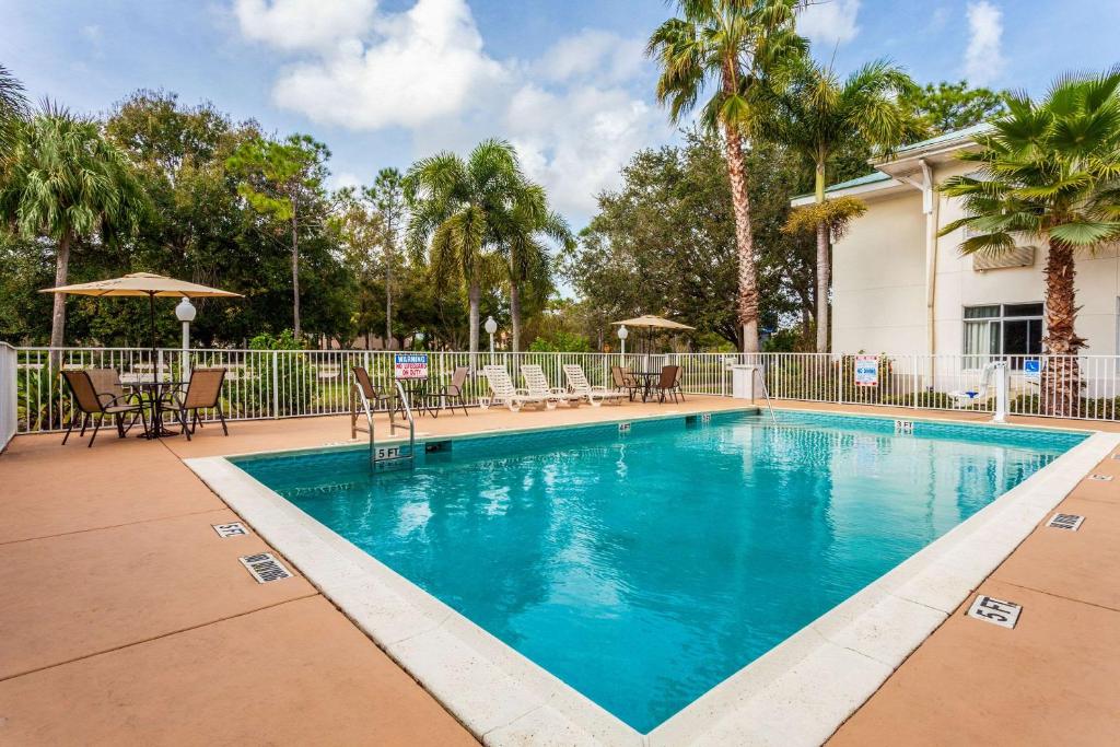 Mainstay Suites at PGA Village image