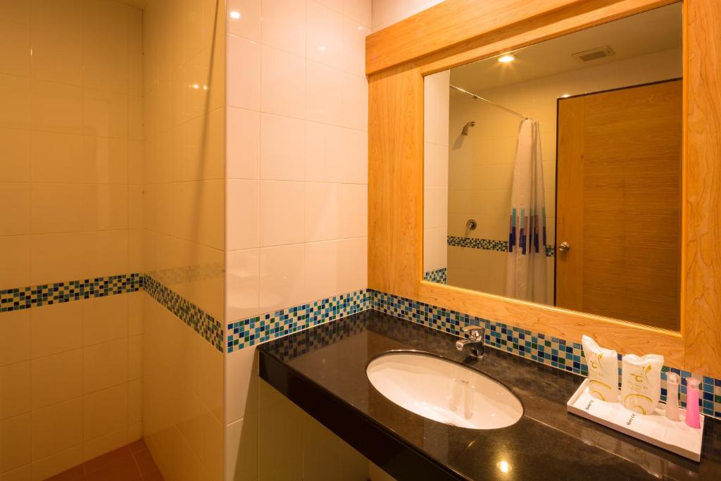 Двухместный (Номер Делюкс с балконом), Sungthong Kamala Beach Resort
