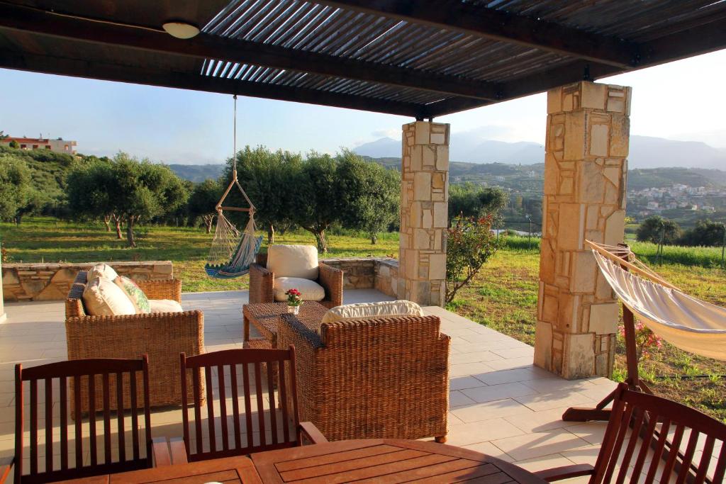 Relaxing Villa with garden and mountain view in Heraklion photo 3