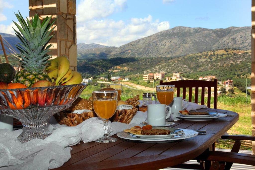 Relaxing Villa with garden and mountain view in Heraklion photo 4