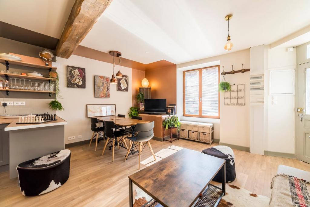 Logement artiste entier centre village photo 3