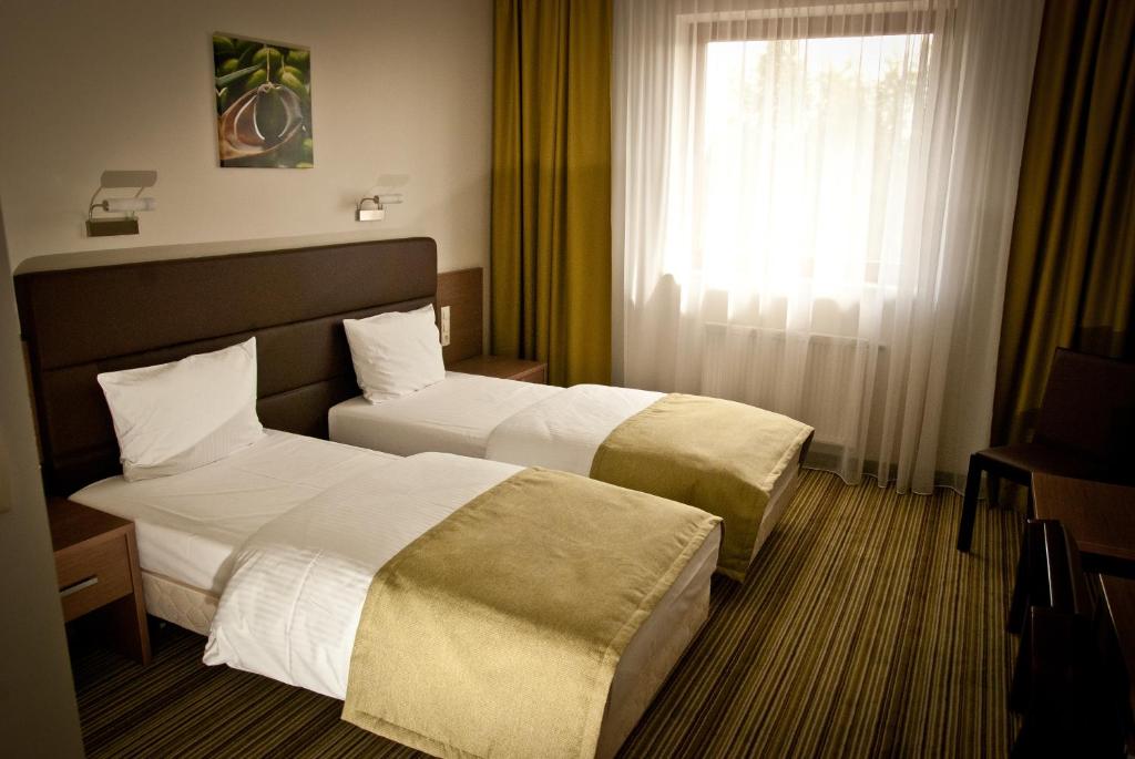 Hotel Pod Dębem photo 3