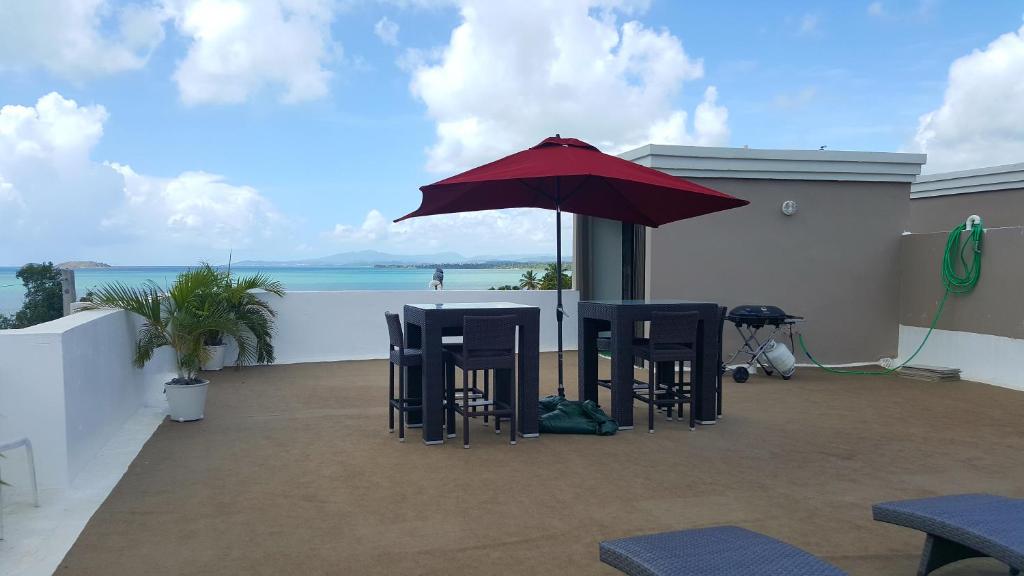 Fully Air-Conditioned Beach Front Penthouse Apartment photo 4