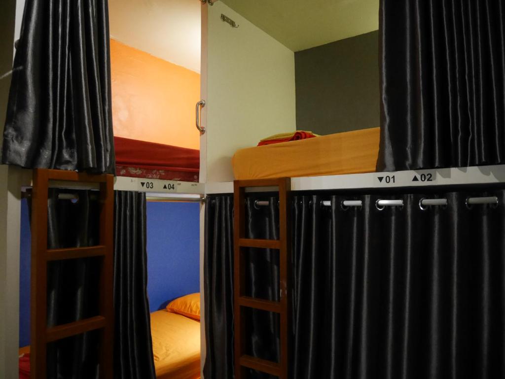 Номер (Общий шестиместный номер для мужчин и женщин), Sleepy Raccoon Hostel