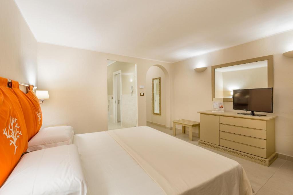 Hotel Cala Lunga photo 2