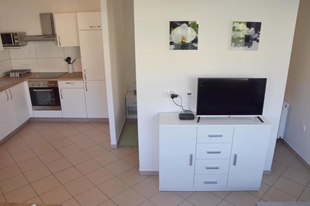 COMFY and BRIGHT Apartment photo 4