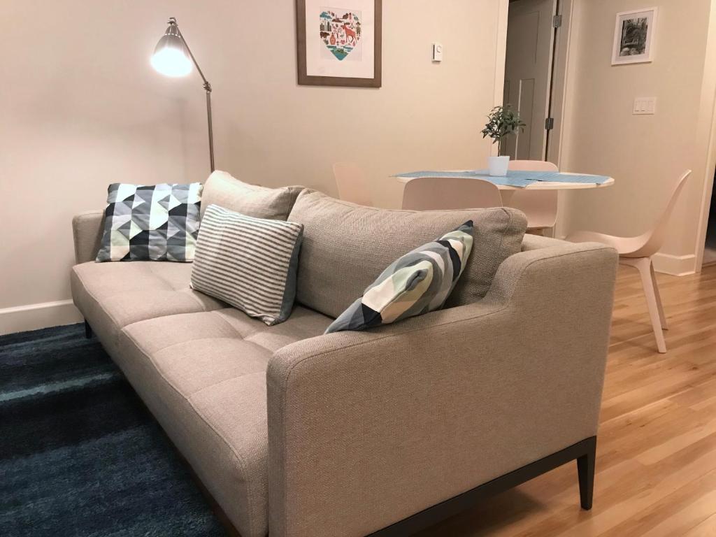 Brand New 2 Brdm Suite - New House photo 3
