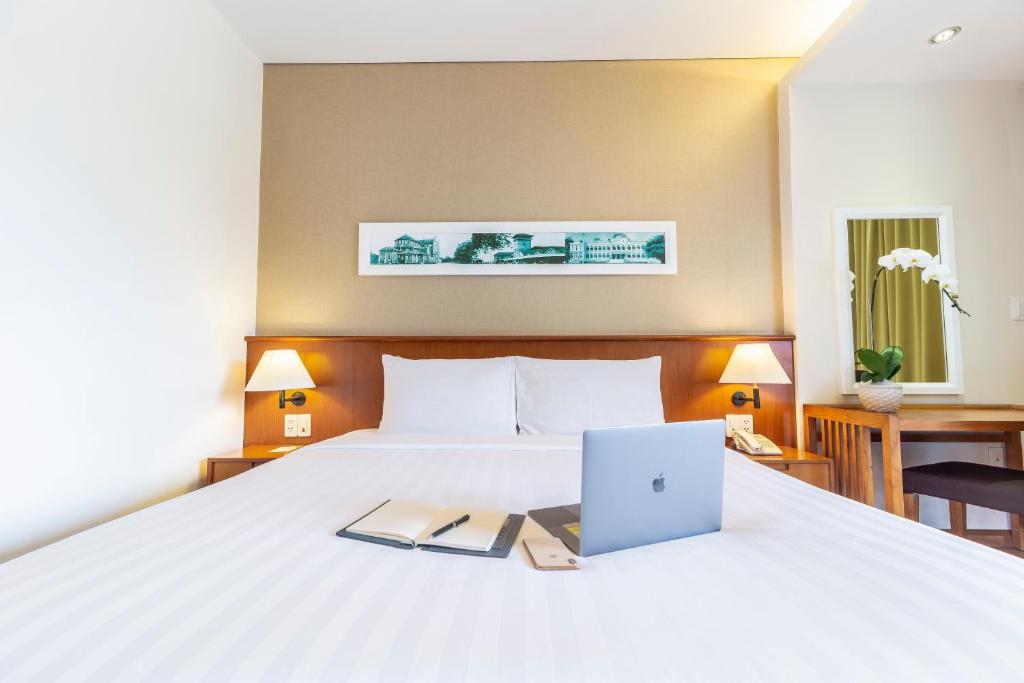 Двухместный (Улучшенный двухместный номер Делюкс с 1 кроватью), Saigon Hotel