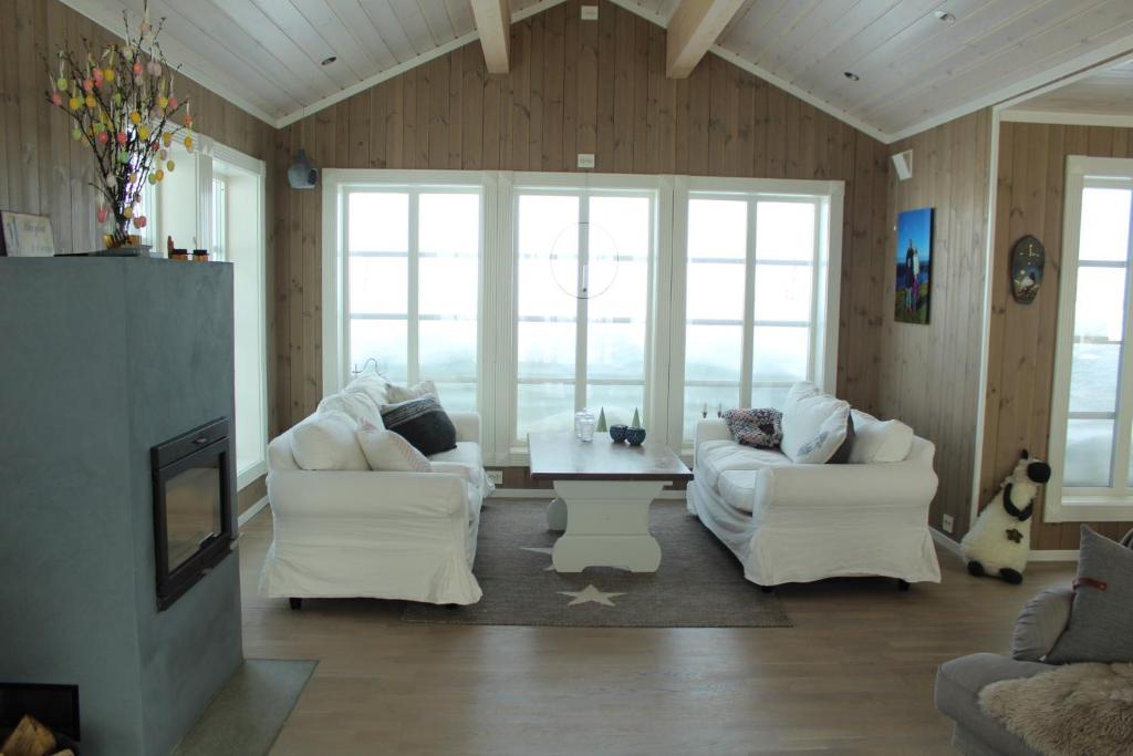 Torshaug 4 bedroom cabin photo 3