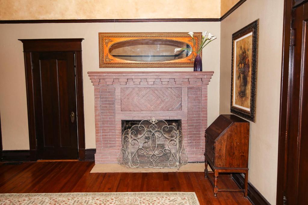 Iron Horse Inn photo 3