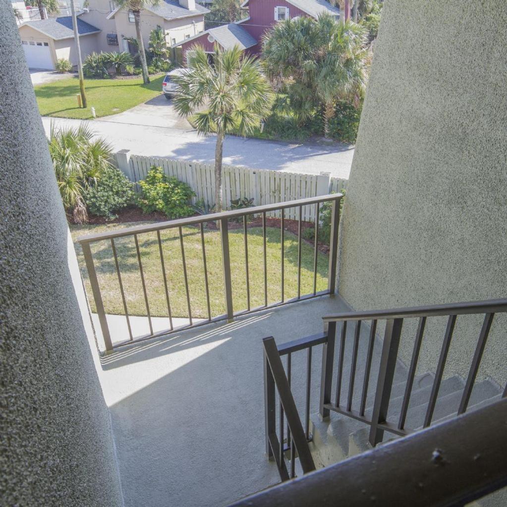 Island South 33 photo 1