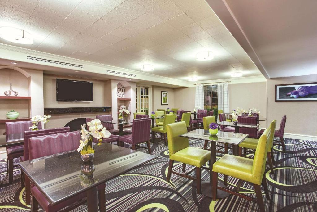 Days Inn by Wyndham Gainesville Florida photo 4