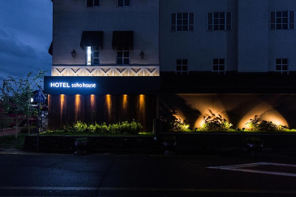 Soho Hotel Airport photo 4