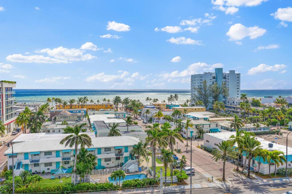Hollywood Beachside Boutique Suites image