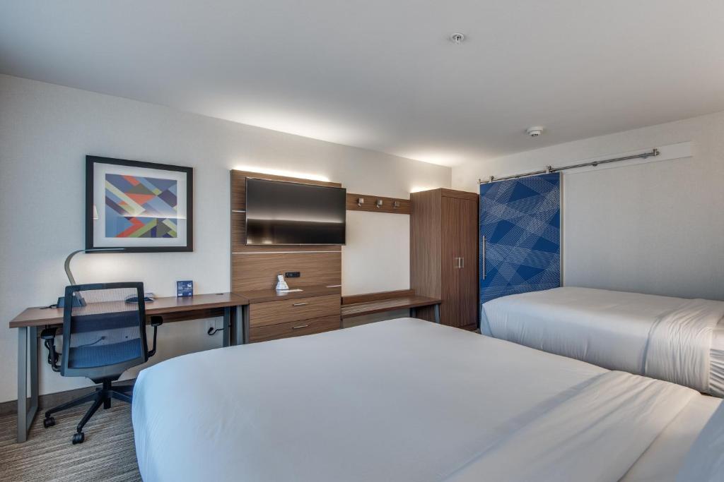 Holiday Inn Express & Suites Dallas North - Addison, an IHG Hotel photo 1