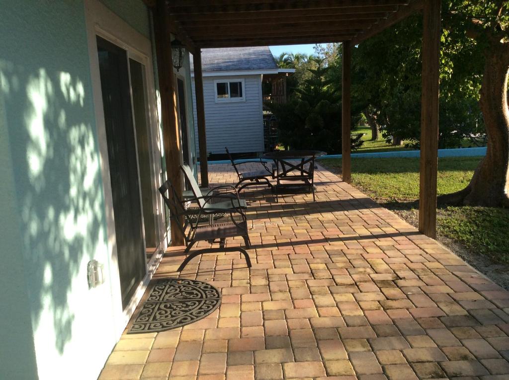 Fort Myers Beach House-on a canal photo 3