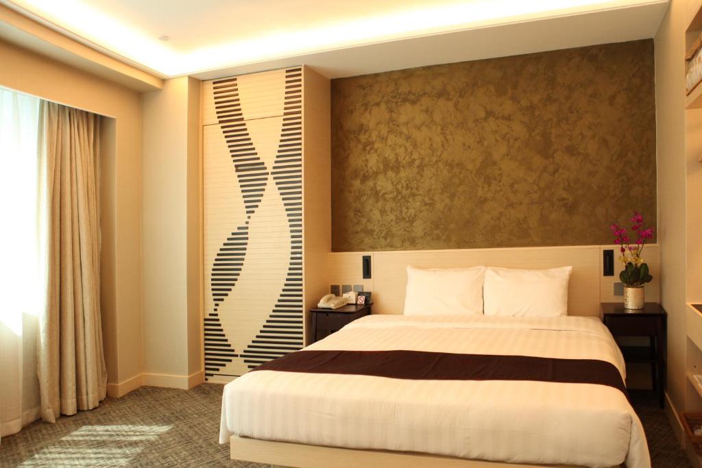 Семейный (Premier Studio - King Bed with open area), South Pacific Hotel