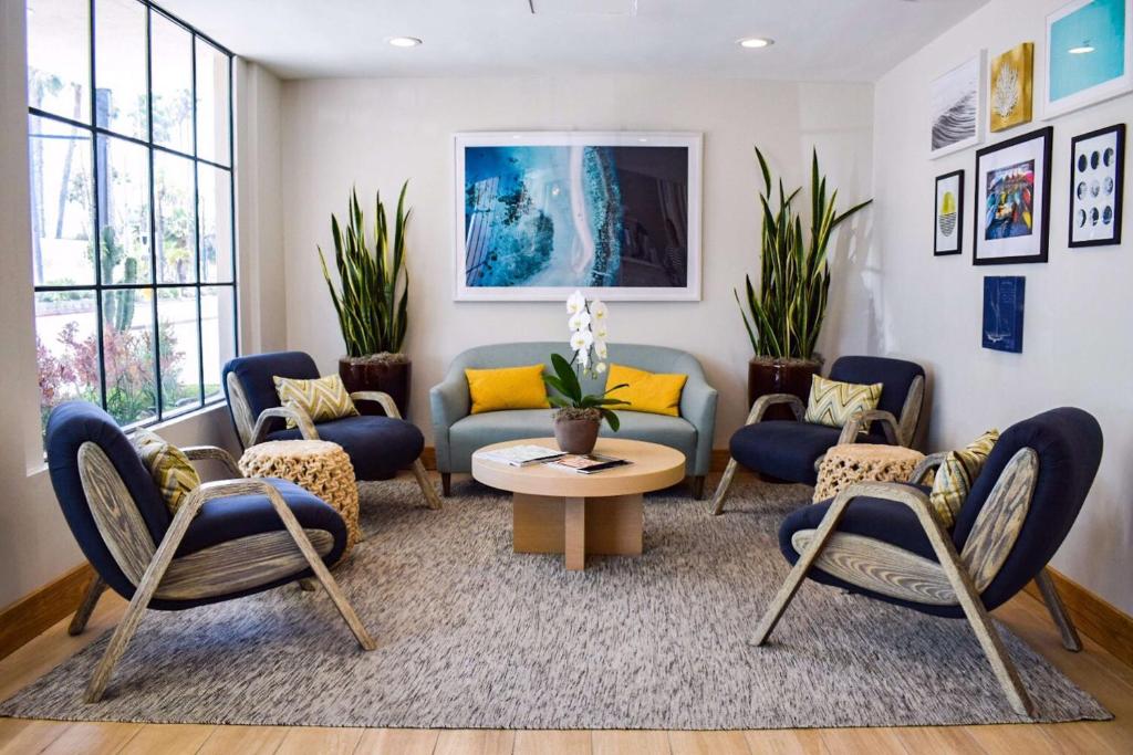 Beachside Inn image