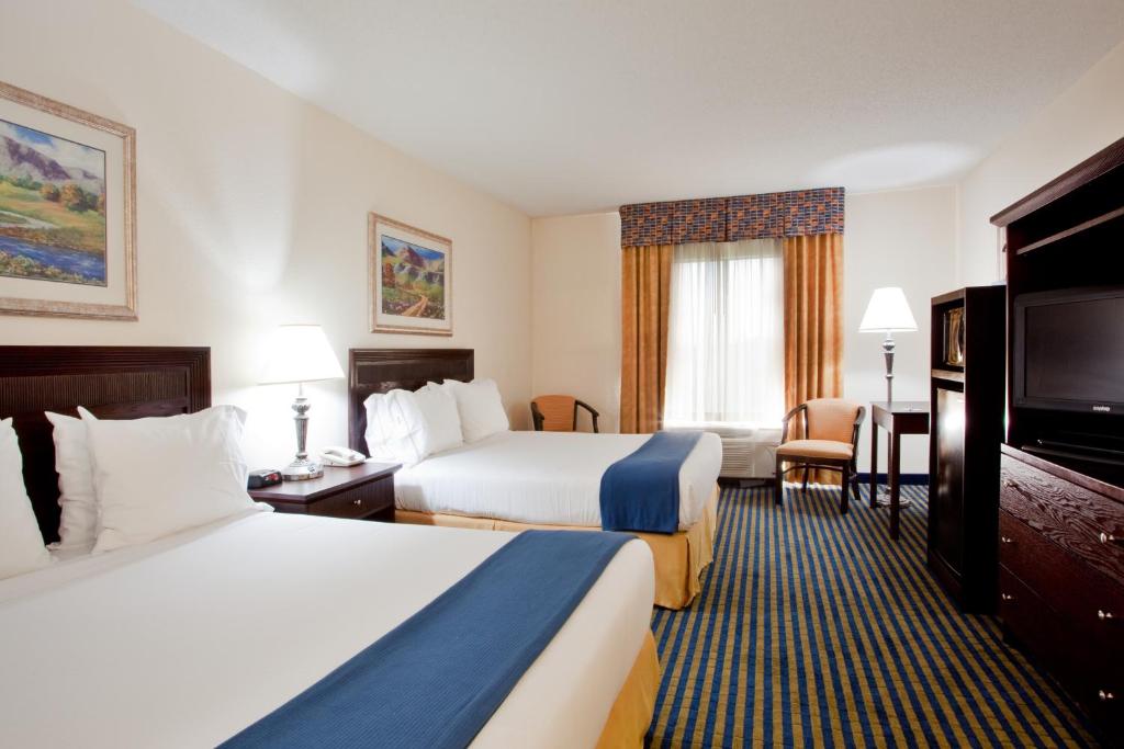 Holiday Inn Express & Suites Chesapeake, an IHG Hotel photo 1