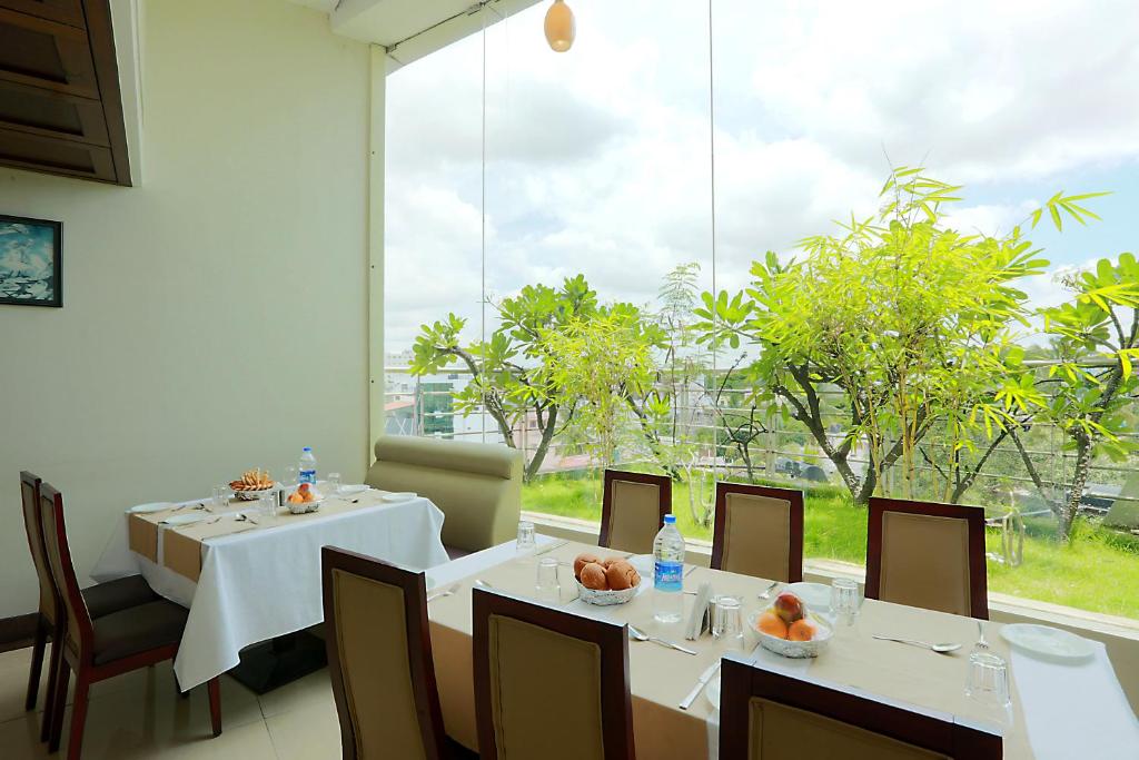 Двухместный (Двухместный номер Делюкс с 1 кроватью), HOTEL ABHIMAANI VASATHI