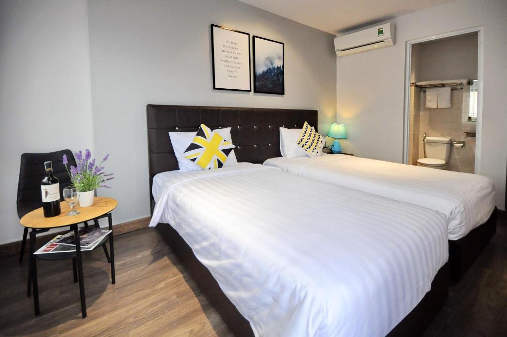 Двухместный (Двухместный номер с 2 отдельными кроватями и окном), King Homestay Hotel with terrace
