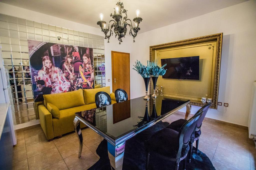 LUXURY SUITES - free parking photo 3