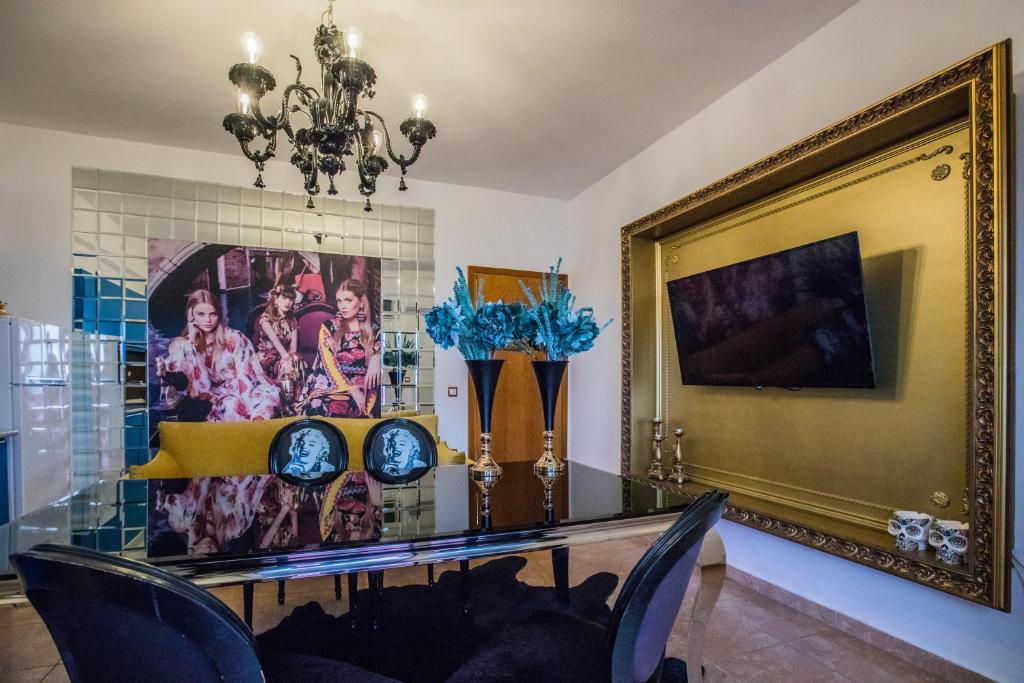 LUXURY SUITES - free parking photo 4