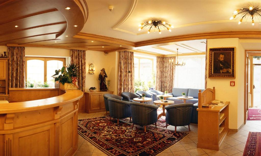 Hotel Dolomiti Madonna photo 4