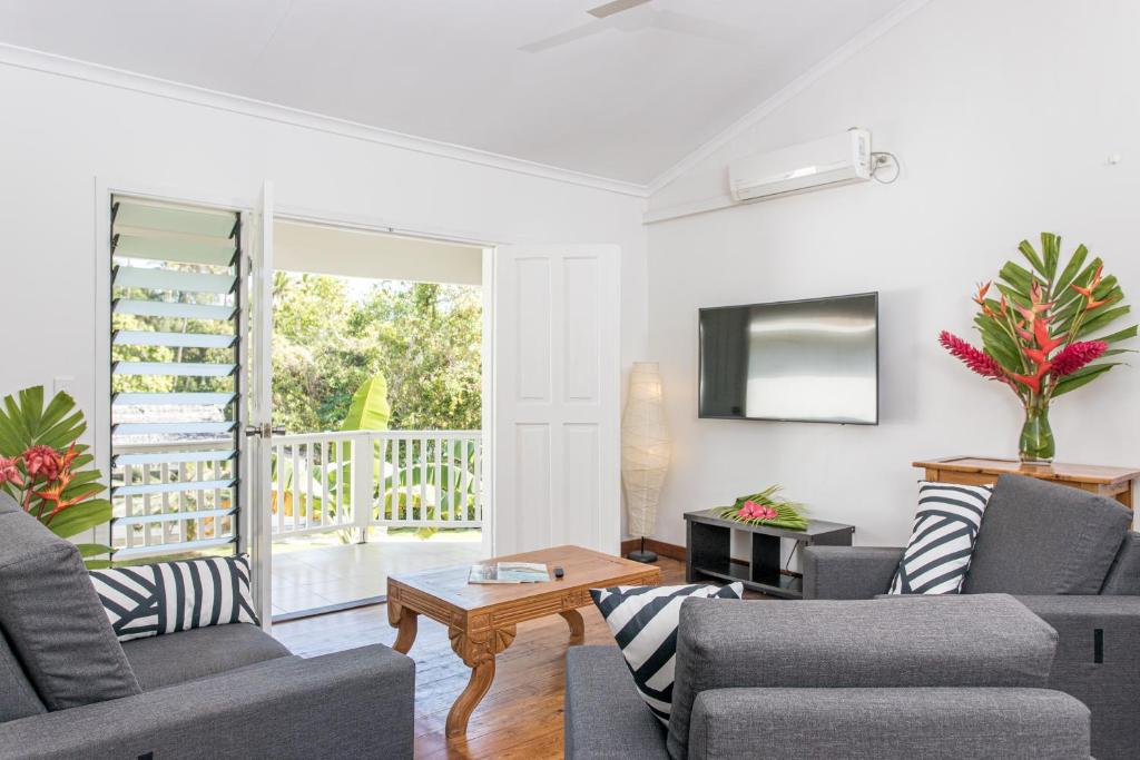 Tropicana Lagoon Apartments photo 4